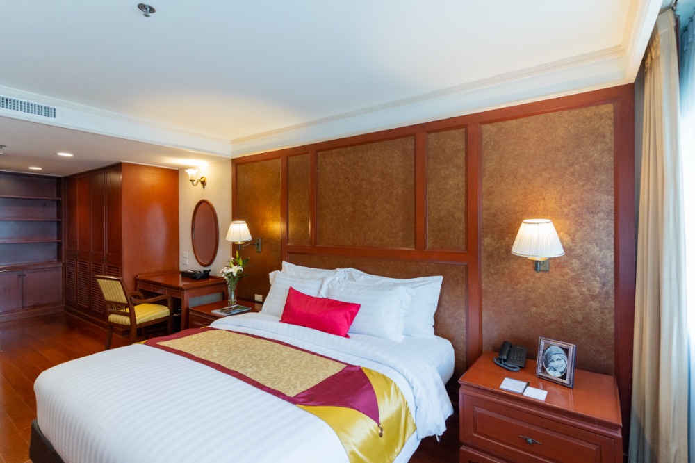 ให้เช่าคอนโดสุขุมวิท อโศก ทองหล่อ : Apartment สุขุมวิท ห้องขนาดใหญ่ 3 นอน 207 ตรม ใกล้ห้าง และ BTS นานา แต่งสวย มีบริการทำความสะอาด พร้อมเข้าอยู่