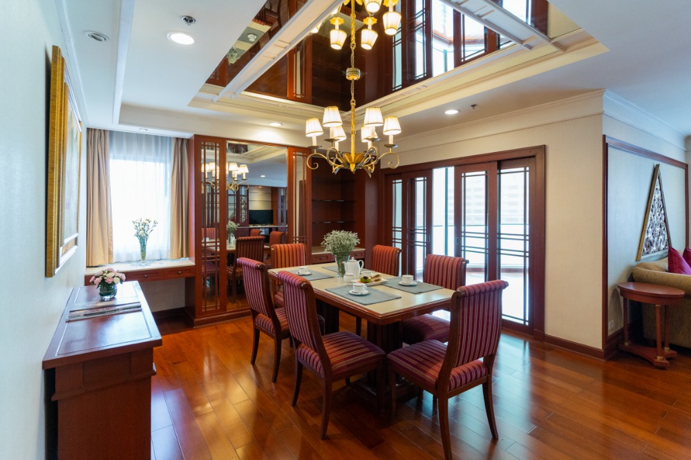 ให้เช่าคอนโดสุขุมวิท อโศก ทองหล่อ : Apartment สุขุมวิท ห้องขนาดใหญ่ 3 นอน 207 ตรม ใกล้ห้าง และ BTS นานา แต่งสวย มีบริการทำความสะอาด พร้อมเข้าอยู่