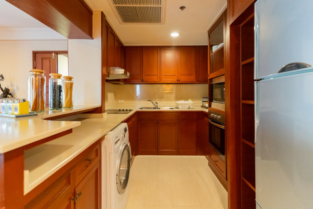 ให้เช่าคอนโดสุขุมวิท อโศก ทองหล่อ : Apartment สุขุมวิท ห้องขนาดใหญ่ 3 นอน 207 ตรม ใกล้ห้าง และ BTS นานา แต่งสวย มีบริการทำความสะอาด พร้อมเข้าอยู่