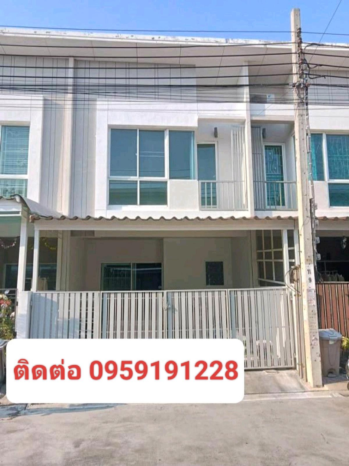 For SaleTownhomeBang kae, Phetkasem : Good location!! Near the shopping center, convenient to travel, there are buses passing by.
