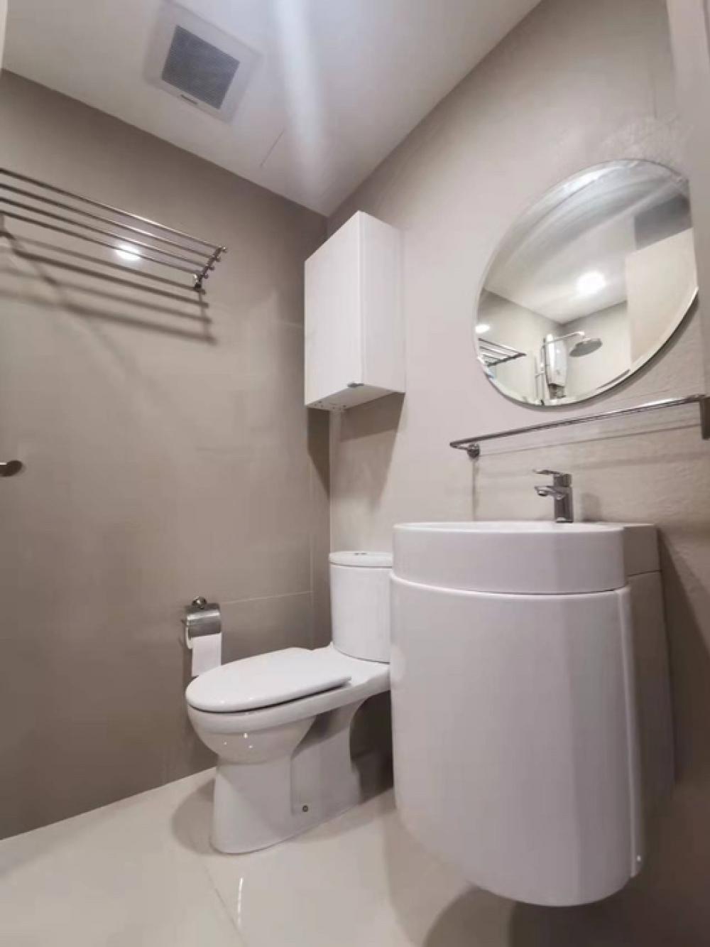 For SaleCondoRama9, Petchburi, RCA : RHYTHM ASOKE 2 - 28 SQM Studio Owner SELLING AT A LOSS