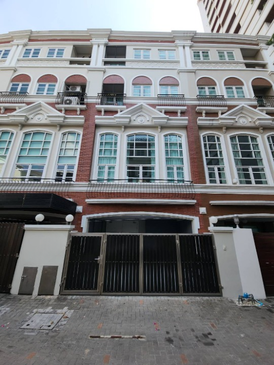 For RentTownhomeSathorn, Narathiwat : Townhome for rent, Baan Rama 4, near MRT Lumpini, only 4 minutes.