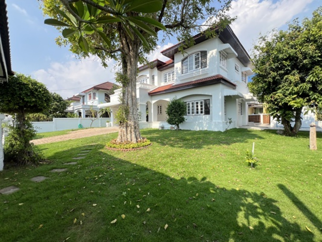 ขายบ้านสมุทรปราการ สำโรง : ขายบ้านเดี่ยว ลดาวัลย์ ศรีนครินทร์ ศรีด่าน 14 (Land & Houses) หลังริม เนื้อที่ 147 ตรว. ตัวบ้าน 520 ตรม. วิวน้ำ ติดทะเลสาบ มีห้องแม่บ้าน