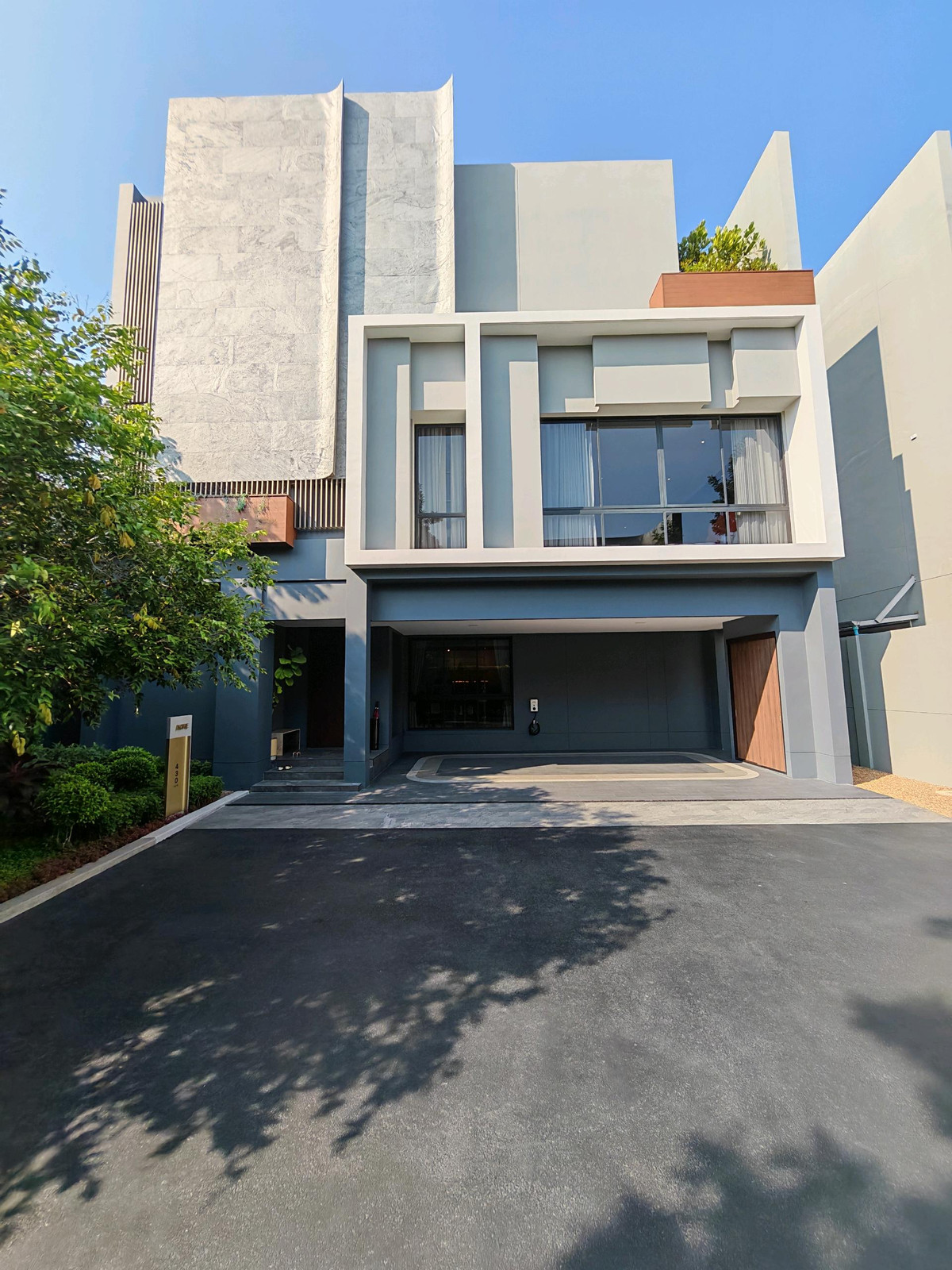 ขายบ้านพัฒนาการ ศรีนครินทร์ : บูก้านกรุงเทพกรีฑาบ้านตัวอย่างหลังสุดท้าย 49.9 ล้าน