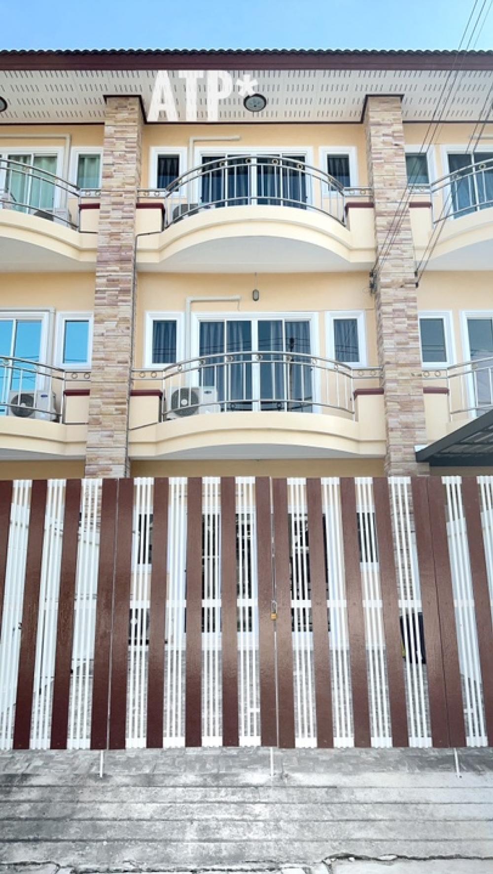 For RentTownhomeLadprao101, Happy Land, The Mall Bang Kapi : **Rent/RENT** 🏬 New townhome ready to move in. 24 sq m/4 bedrooms/3 bathrooms/5 air conditioners/2 water heaters/has some furniture + electrical appliances (as in the picture) @ Lat Phrao 101