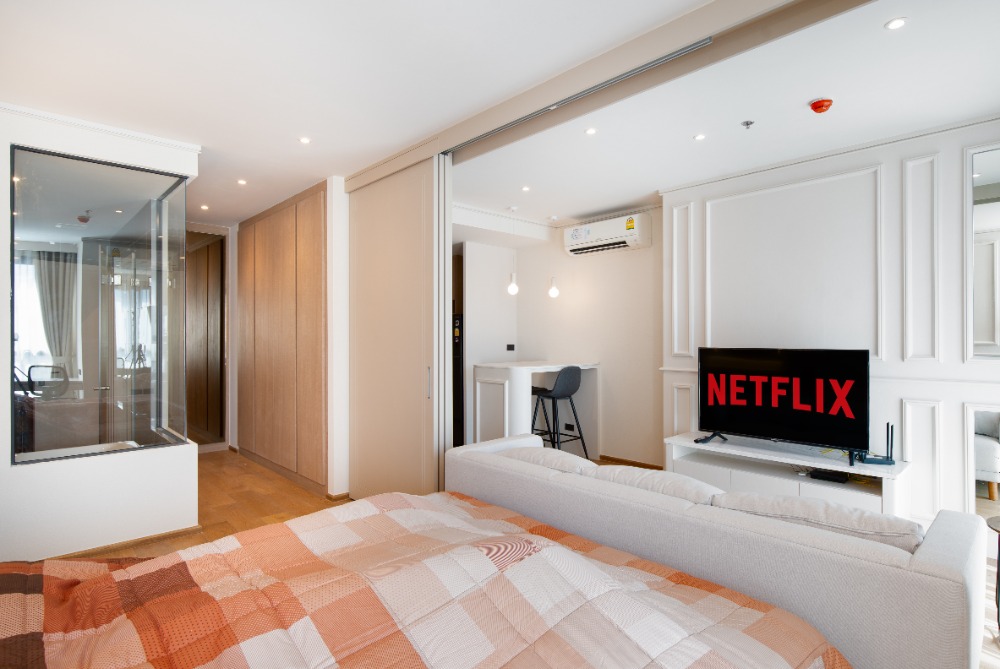 For RentCondoRatchathewi,Phayathai : **Q Chidlom-Phetchaburi Condo** Location: 800m. to BTS Chidlom, 6 mins walk to Central world