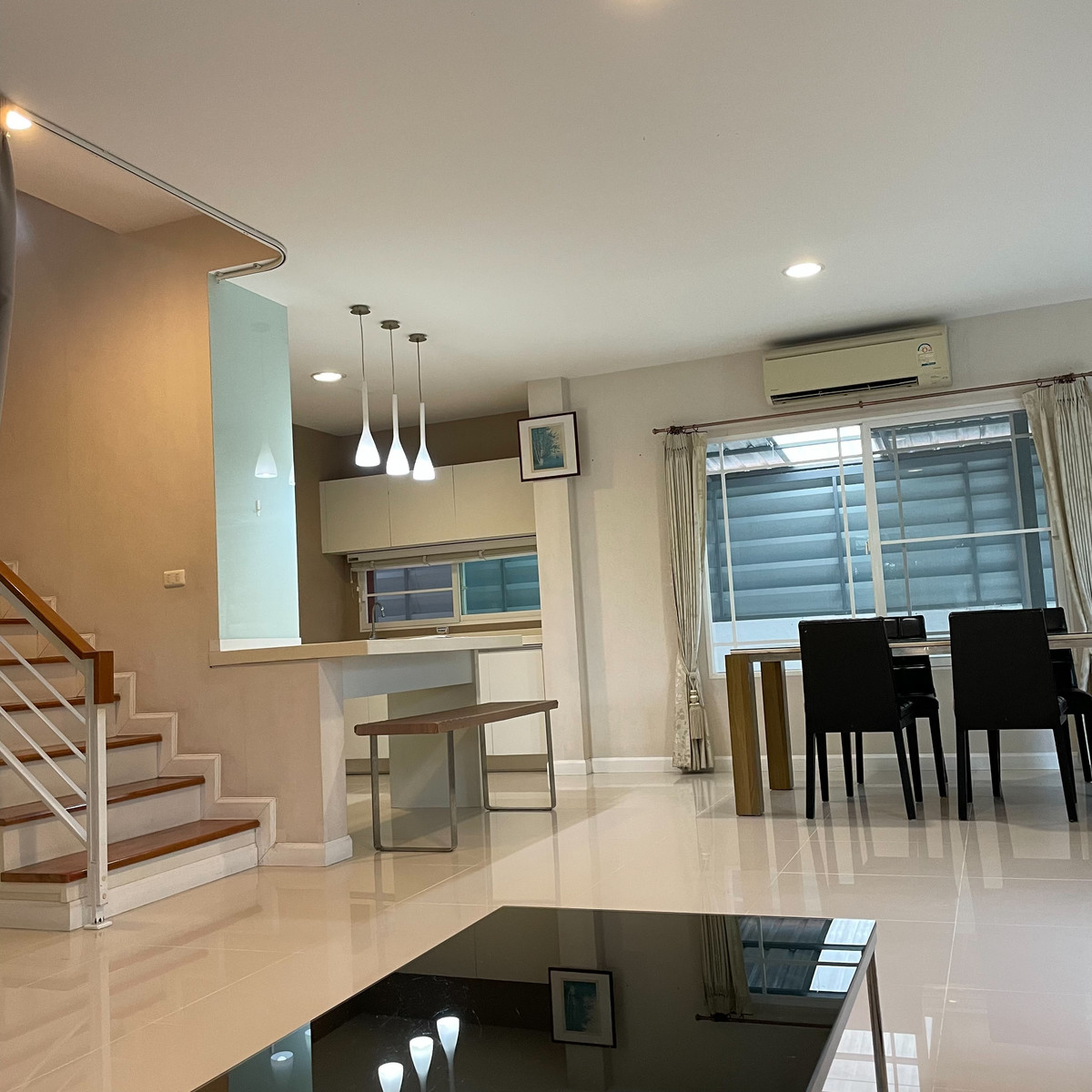 For RentHousePattanakan, Srinakarin : For rent, detached house, Manthana Rama 9, Srinakarin, near Brighton Collage, corner plot, 3 bedrooms.