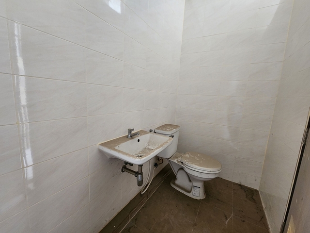 ให้เช่าอาคารพาณิชย์มหาชัย สมุทรสาคร : ให้เช่าตึกแถว 20 ตรว. 3 ชั้น มีชั้นลอย ใกล้โรงเรียนอัสสัมชัญ แคมปัส พระราม 2 เหมาะเปิดบริษัท หรือทำการค้า