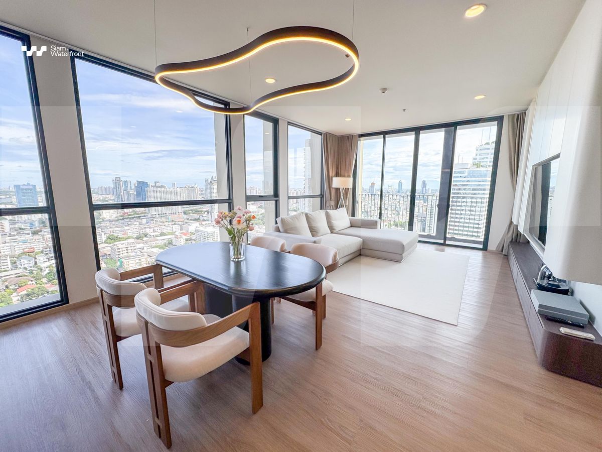 For SaleCondoSathorn, Narathiwat : 🔥 Urgent Sale! Highlight Unit, Newly Renovated Entire Room! 🔥 The Issara Sathorn. 2 bedrooms / 2 bathrooms. 90sqm. 30th floor. Corner unit. Fully Furnished. River view.