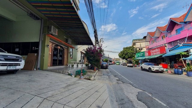 For SaleWarehouseSamut Prakan,Samrong : Warehouse for sale & 3-story office building, area 180 sq m., usable area approximately 950 sq m., Soi Phraeksa 31, Phraeksa, Mueang Samut Prakan, road width 16 meters.