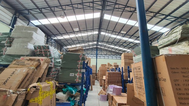 For SaleWarehouseSamut Prakan,Samrong : Warehouse for sale & 3-story office building, area 180 sq m., usable area approximately 950 sq m., Soi Phraeksa 31, Phraeksa, Mueang Samut Prakan, road width 16 meters.