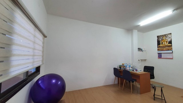 For SaleWarehouseSamut Prakan,Samrong : Warehouse for sale & 3-story office building, area 180 sq m., usable area approximately 950 sq m., Soi Phraeksa 31, Phraeksa, Mueang Samut Prakan, road width 16 meters.