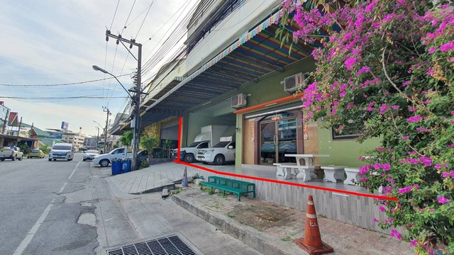 For SaleWarehouseSamut Prakan,Samrong : Warehouse for sale & 3-story office building, area 180 sq m., usable area approximately 950 sq m., Soi Phraeksa 31, Phraeksa, Mueang Samut Prakan, road width 16 meters.