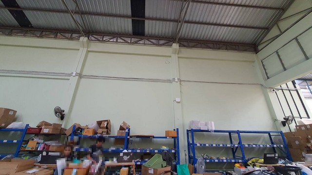 For SaleWarehouseSamut Prakan,Samrong : Warehouse for sale & 3-story office building, area 180 sq m., usable area approximately 950 sq m., Soi Phraeksa 31, Phraeksa, Mueang Samut Prakan, road width 16 meters.