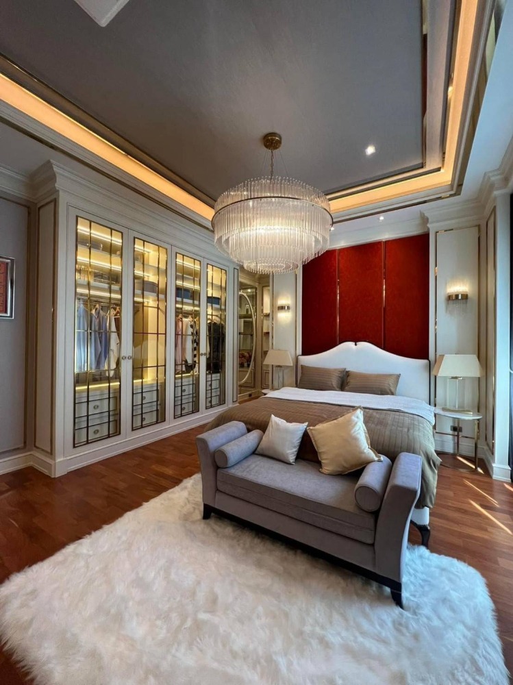 ขายบ้านปิ่นเกล้า จรัญสนิทวงศ์ : ขายคฤหาสน์หรู เดอะแกรนด์ ปิ่นเกล้า The Grand Pinklao ติดถนนบรมราชชนนี Placio de San Telmo (พาลาซิโอ้ เดอ ซาน เตลโม) บ้านมีสระว่ายน้ำกลางบ้าน  รหัส H8031