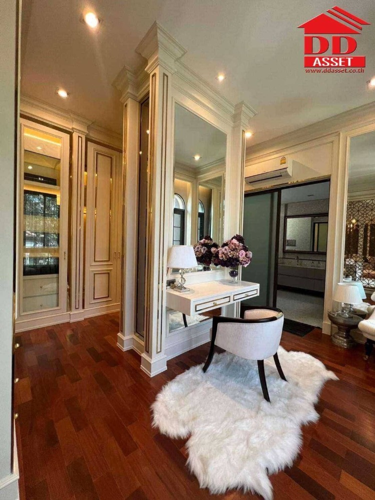 ขายบ้านปิ่นเกล้า จรัญสนิทวงศ์ : ขายคฤหาสน์หรู เดอะแกรนด์ ปิ่นเกล้า The Grand Pinklao ติดถนนบรมราชชนนี Placio de San Telmo (พาลาซิโอ้ เดอ ซาน เตลโม) บ้านมีสระว่ายน้ำกลางบ้าน  รหัส H8031