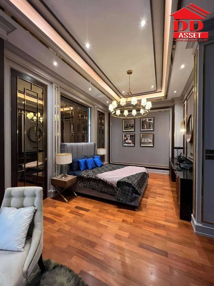 ขายบ้านปิ่นเกล้า จรัญสนิทวงศ์ : ขายคฤหาสน์หรู เดอะแกรนด์ ปิ่นเกล้า The Grand Pinklao ติดถนนบรมราชชนนี Placio de San Telmo (พาลาซิโอ้ เดอ ซาน เตลโม) บ้านมีสระว่ายน้ำกลางบ้าน  รหัส H8031