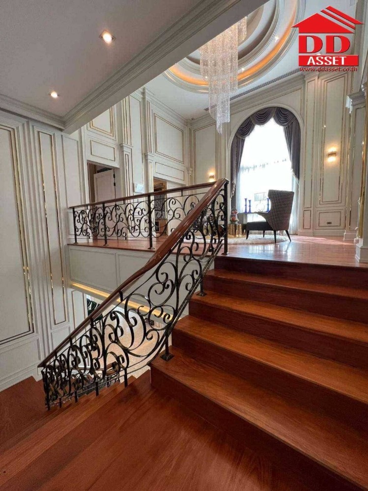 ขายบ้านปิ่นเกล้า จรัญสนิทวงศ์ : ขายคฤหาสน์หรู เดอะแกรนด์ ปิ่นเกล้า The Grand Pinklao ติดถนนบรมราชชนนี Placio de San Telmo (พาลาซิโอ้ เดอ ซาน เตลโม) บ้านมีสระว่ายน้ำกลางบ้าน  รหัส H8031