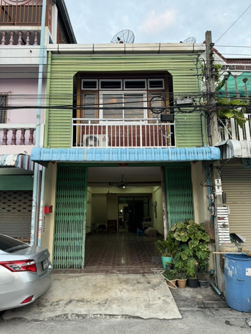 For SaleTownhomeRama 2, Bang Khun Thian : Urgent sale, 3-story townhouse, Sakae Ngam Villa Village, near Rama 2 Road.