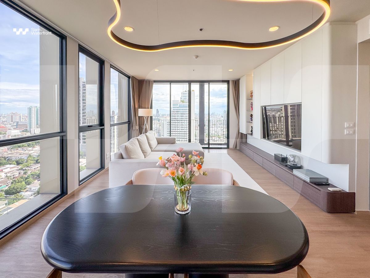 For SaleCondoSathorn, Narathiwat : 🔥 Urgent Sale! Highlight Unit, Newly Renovated Entire Room! 🔥 The Issara Sathorn. 2 bedrooms / 2 bathrooms. 90sqm. 30th floor. Corner unit. Fully Furnished. River view.