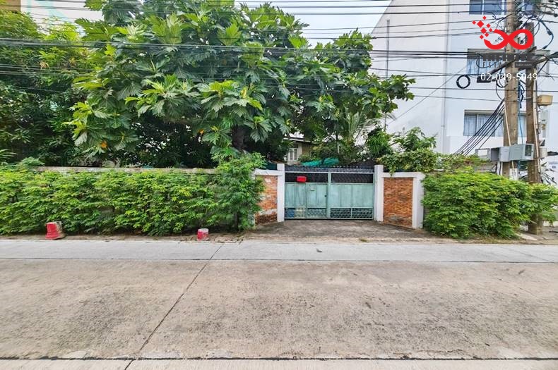 For SaleLandLadprao101, Happy Land, The Mall Bang Kapi : Land for sale, 99 square wah, Soi Lat Phrao 110, Intersection 2, Lat Phrao Road.