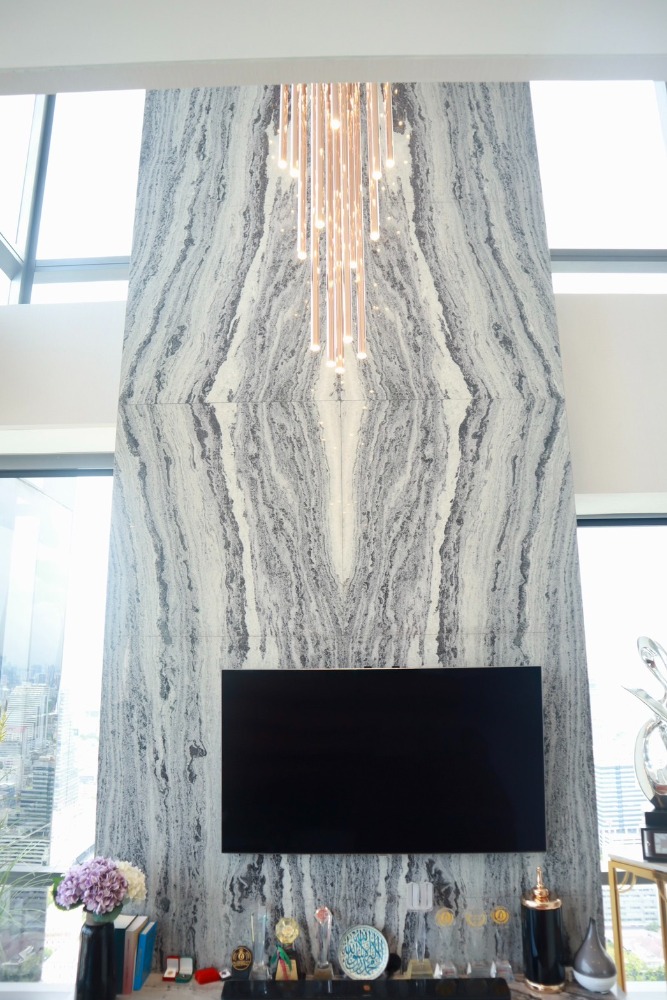 ขายคอนโดสาทร นราธิวาส : 🌟Duplex 1 นอนขนาดใหญ่ 120 ตรม ห้องมุมอยู่สบาย เพดานโปร่ง มีลิฟท์ส่วนตัวหน้าห้อง ชั้นสูงเพลิดเพลินกับวิวแม่น้ำเจ้าพระยาที่ The Bangkok Sathorn