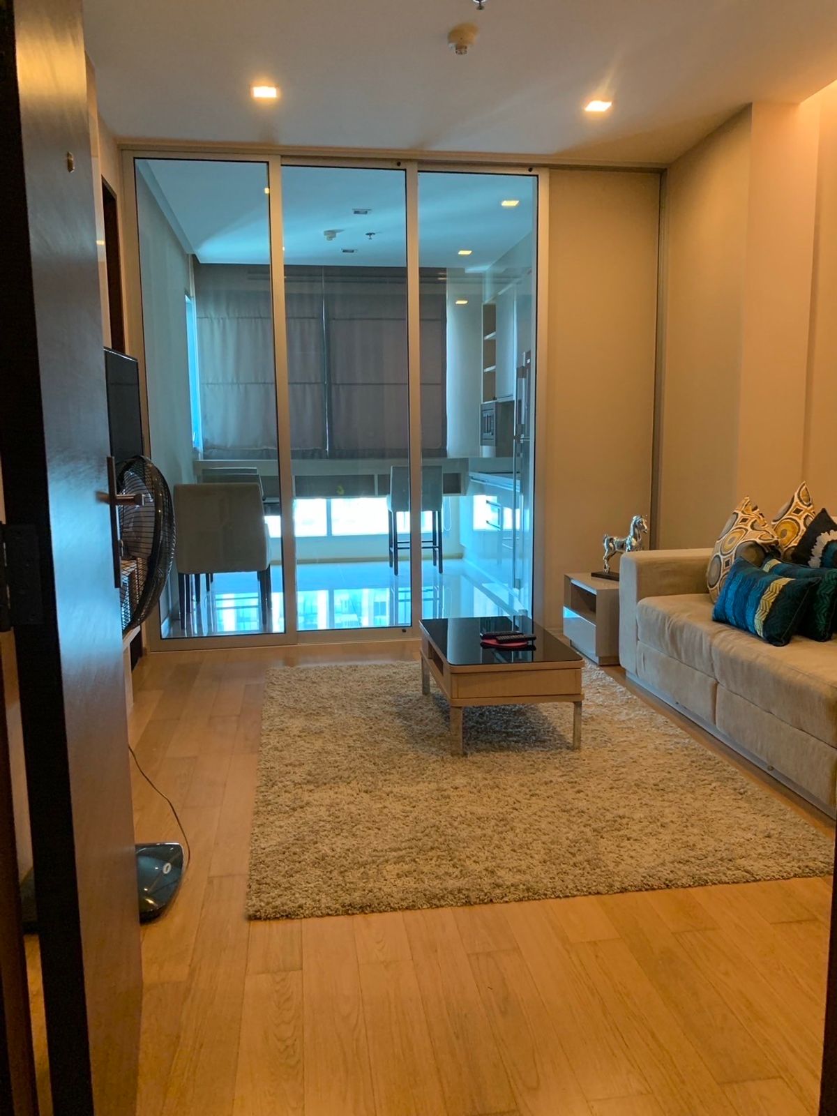 ให้เช่าคอนโดพระราม 9 เพชรบุรีตัดใหม่ RCA : The Address Asoke 1 bedroom 45sqm 25,000 per month tel 0816878954 line id 0816878954