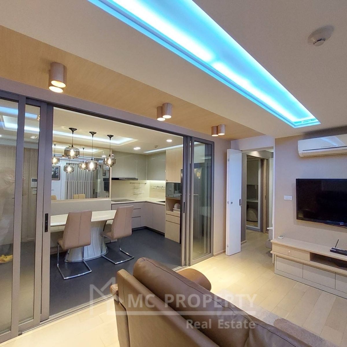 ให้เช่าคอนโดสีลม ศาลาแดง บางรัก : Klass Silom 1 bedroom 33sqm for rent no block view only 23,000 per month tel 0816878954 line id 0816878954