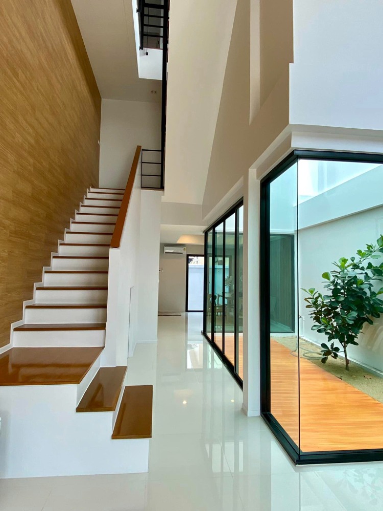 ขายทาวน์โฮมมีนบุรี-ร่มเกล้า : ตอบทุกโจทย์ทั้งธุรกิจและครอบครัว Green Loft Home ซอยมิสทีน เคหะร่มเกล้า ออกแบบโดยสถาปนิกรางวัลจาก New York 4.9 ลบ.เท่านั้น