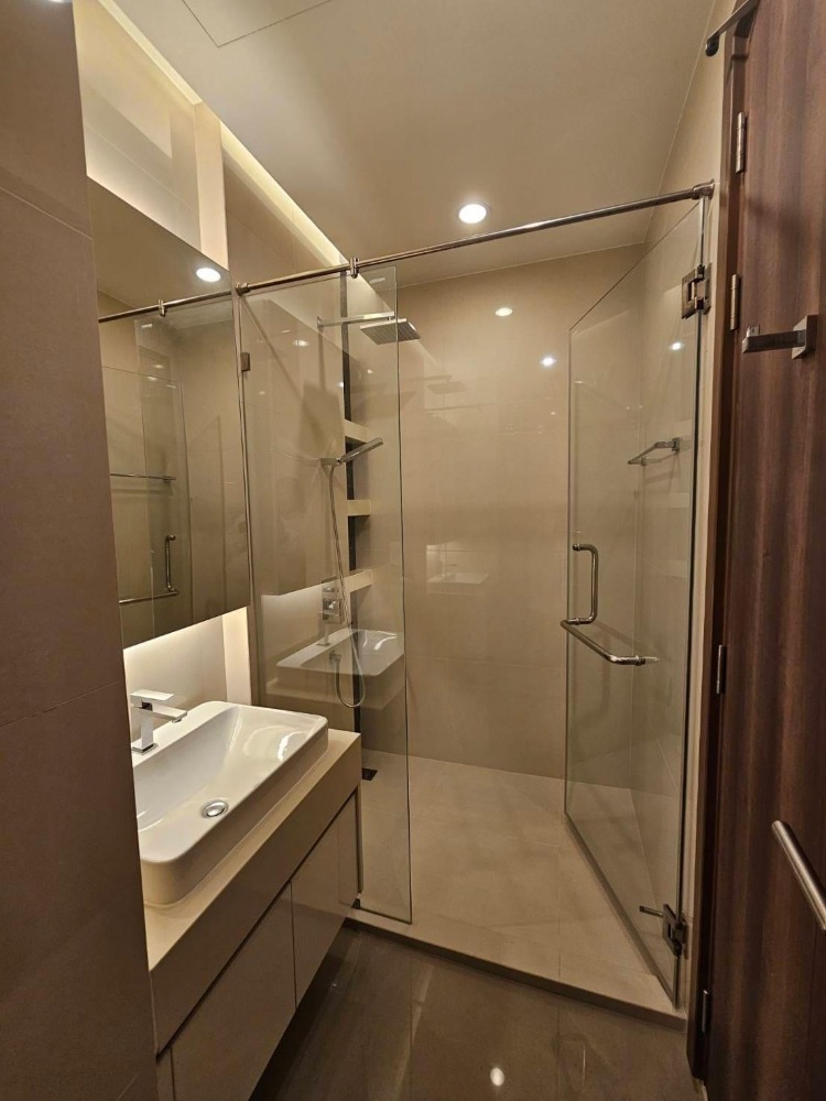 ขายคอนโดสาทร นราธิวาส : ✨เป็นเจ้าของห้องริมแม่น้ำ ใช้เวลาผ่อนคลายกับครอบครัว 3 ห้องนอน พื้นที่ 160 ตารางเมตร พร้อมระเบียงใหญ่วิวสวย ทำเลดี ใกล้กับ Asiatique และโรงเรียนนานาชาติ Shrewsbury