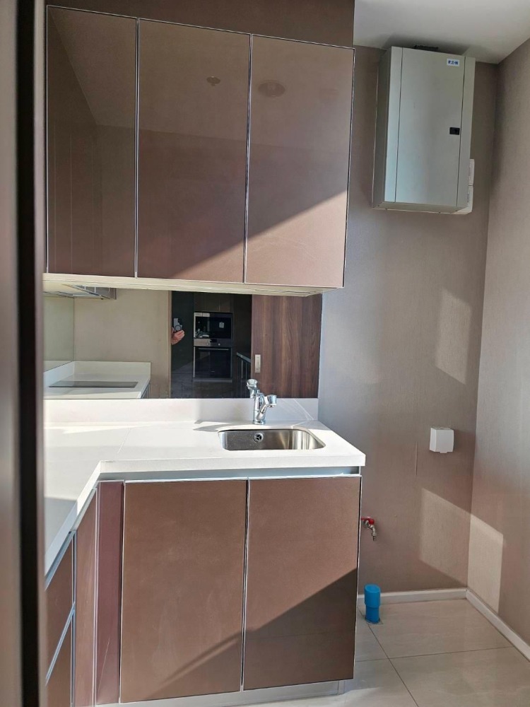 ขายคอนโดสาทร นราธิวาส : ✨เป็นเจ้าของห้องริมแม่น้ำ ใช้เวลาผ่อนคลายกับครอบครัว 3 ห้องนอน พื้นที่ 160 ตารางเมตร พร้อมระเบียงใหญ่วิวสวย ทำเลดี ใกล้กับ Asiatique และโรงเรียนนานาชาติ Shrewsbury