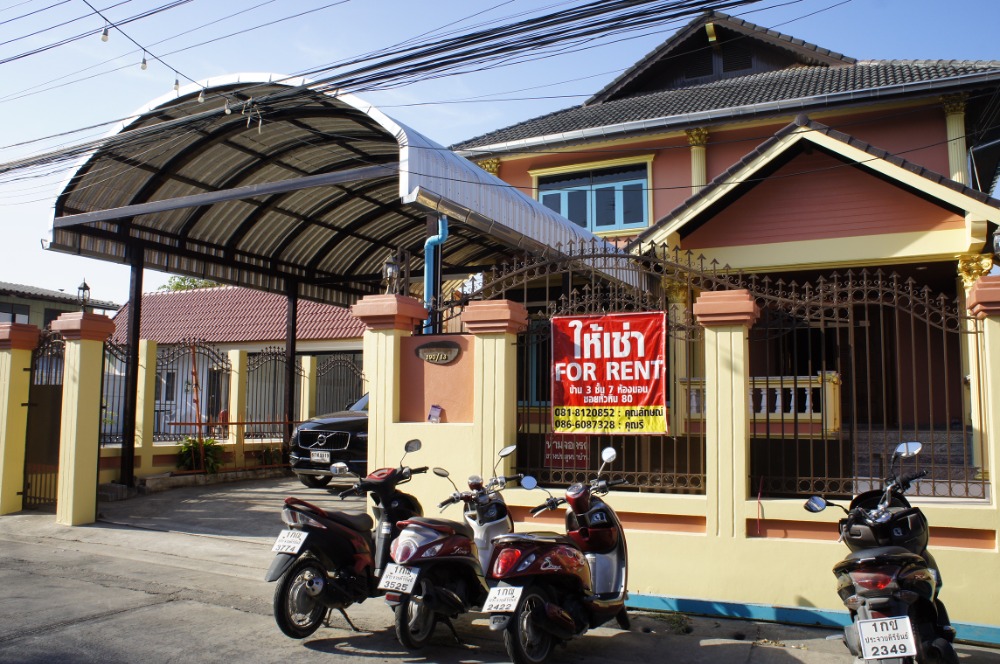For RentHouseHuahin, Prachuap Khiri Khan, Pran Buri : House for Rent Renovated for Restaurant Bars Massage Hotels in Soi Hua Hin 80 with Parking