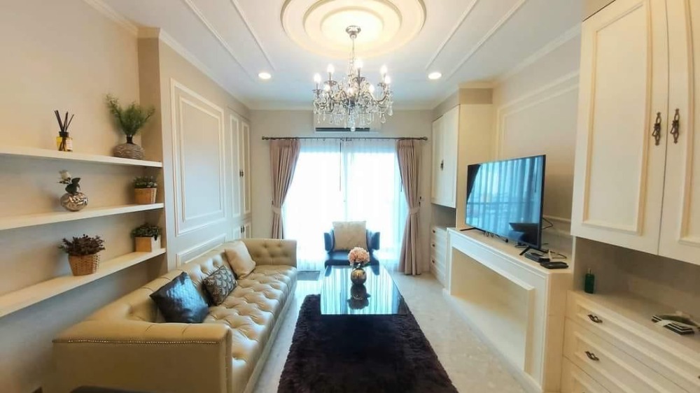 For RentCondoSukhumvit, Asoke, Thonglor : 🔥Available end of January 25
Best Deal for 2 beds, good price and nice place to live in Thonglor, with a spacious balcony with the stunning panoramic view of city, decoration is luxury stylish, unique and designed, only few steps to BTS