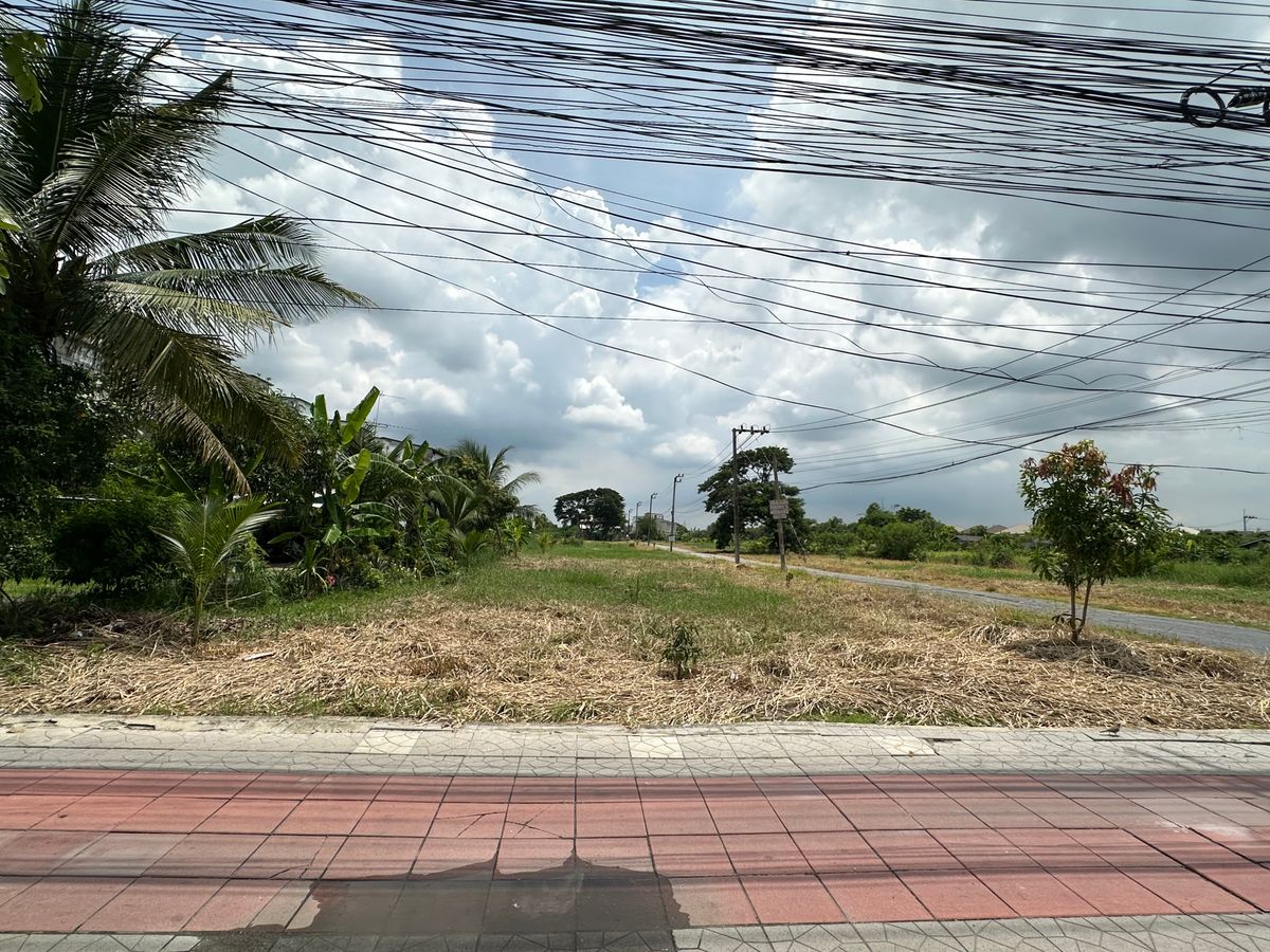 For RentLandMin Buri, Romklao : Land for Rent!! On Riapwari Road. Great for Commercial/Business.