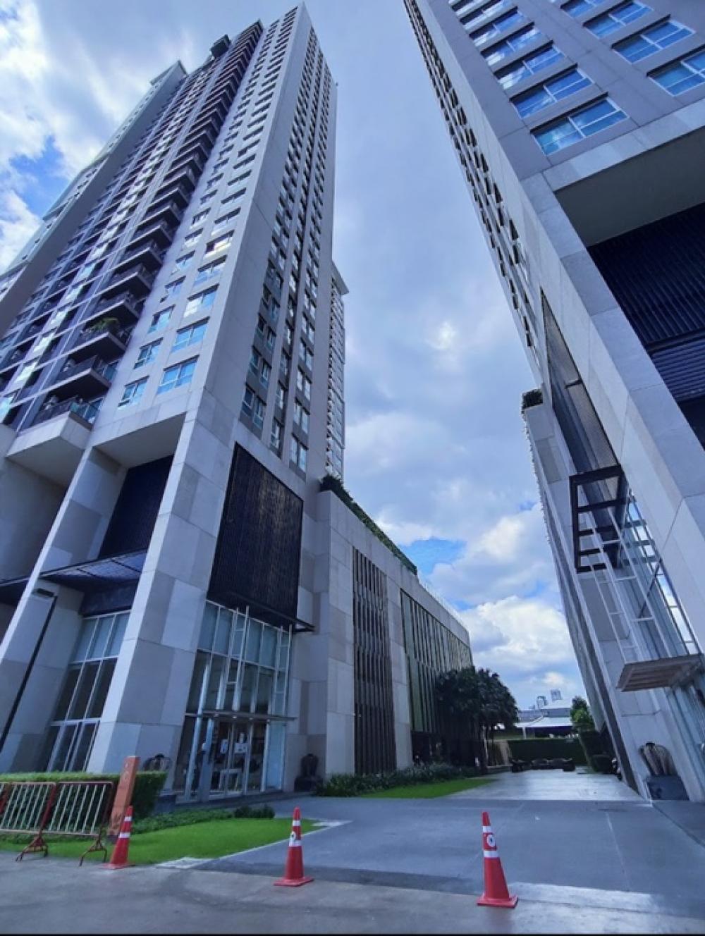 For RentCondoSathorn, Narathiwat : For rent Fuse Chan - Sathorn (Fuse Chan - Sathorn) Contact Line: @condo24 (with @ too)
