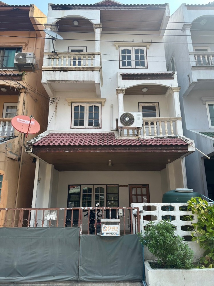 ขายทาวน์โฮมพุทธมณฑล ศาลายา : ขายถูก ทาวน์เฮาส์ 3 ชั้น หมู่บ้านศรีประชา วิลล่า 23.1 ตรว.  ถนนพุทธมณฑลสาย4 แขวงทวีวัฒนา