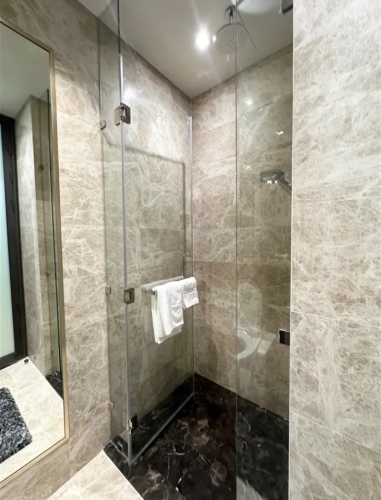 For RentCondoWitthayu, Chidlom, Langsuan, Ploenchit : 1 bedroom for rent, newly decorated, imported furniture. Ready to move in