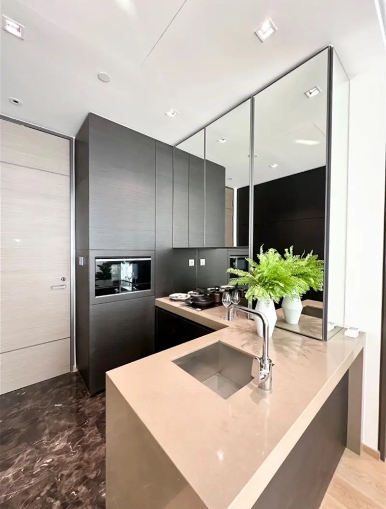 For RentCondoWitthayu, Chidlom, Langsuan, Ploenchit : 1 bedroom for rent, newly decorated, imported furniture. Ready to move in