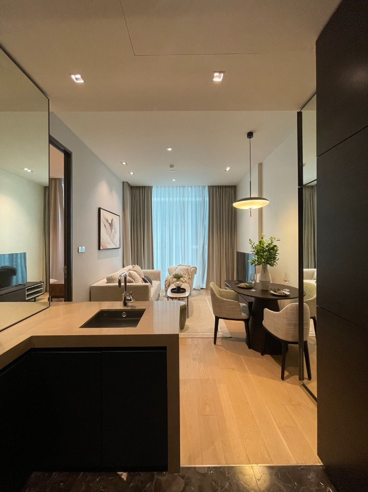 For RentCondoWitthayu, Chidlom, Langsuan, Ploenchit : 1 bedroom for rent, newly decorated, imported furniture. Ready to move in