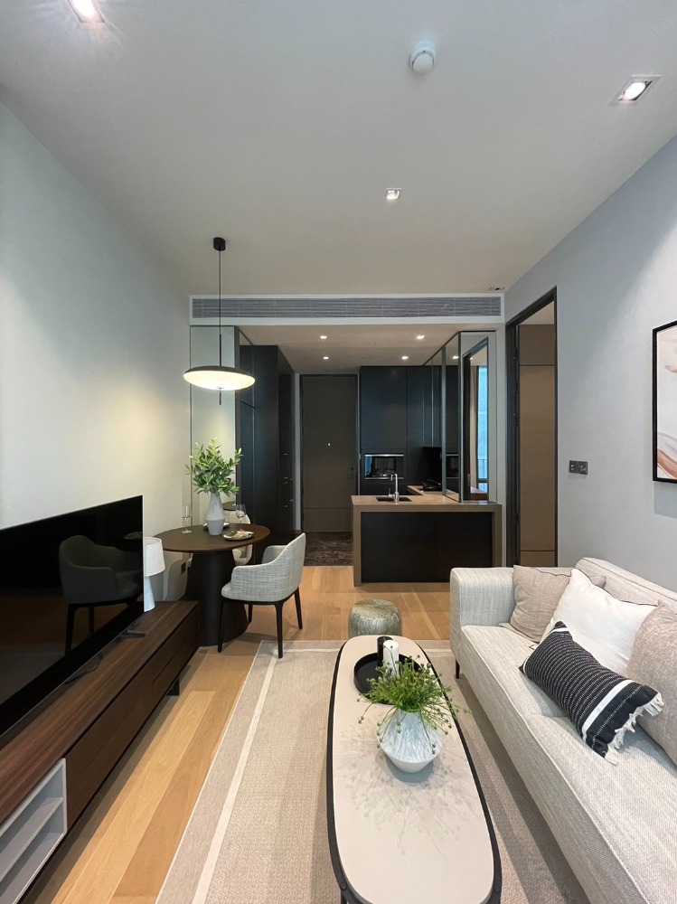 For RentCondoWitthayu, Chidlom, Langsuan, Ploenchit : 1 bedroom for rent, newly decorated, imported furniture. Ready to move in