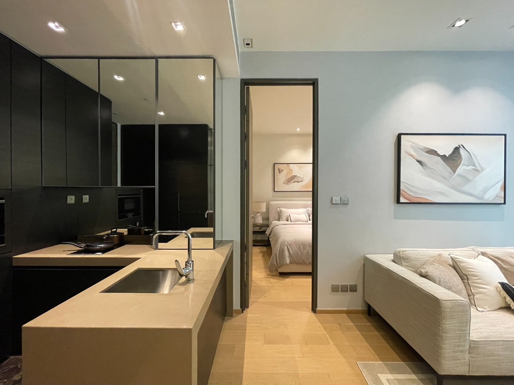 For RentCondoWitthayu, Chidlom, Langsuan, Ploenchit : 1 bedroom for rent, newly decorated, imported furniture. Ready to move in