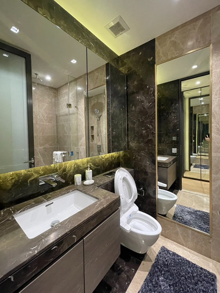 For RentCondoWitthayu, Chidlom, Langsuan, Ploenchit : 1 bedroom for rent, newly decorated, imported furniture. Ready to move in