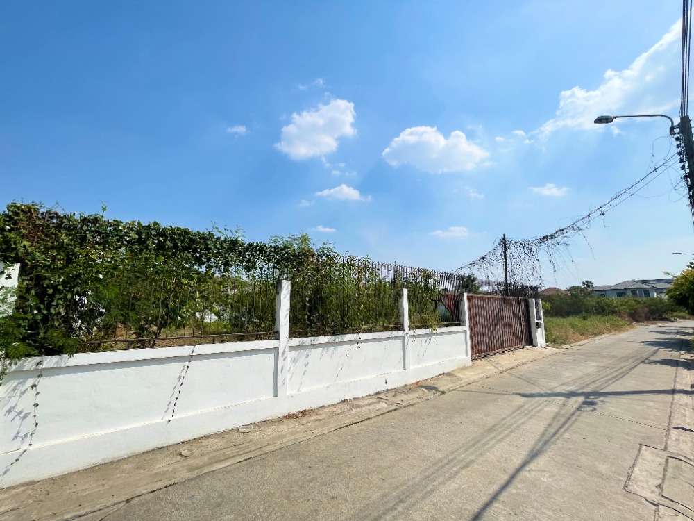 For SaleLandNawamin, Ramindra : Land for sale, Khubon 25, intersection 4 near Khubon BTS station, Kanchanaphisek Ring Expressway. Khubon Ramindra, Khan Na Yao, Bangkok