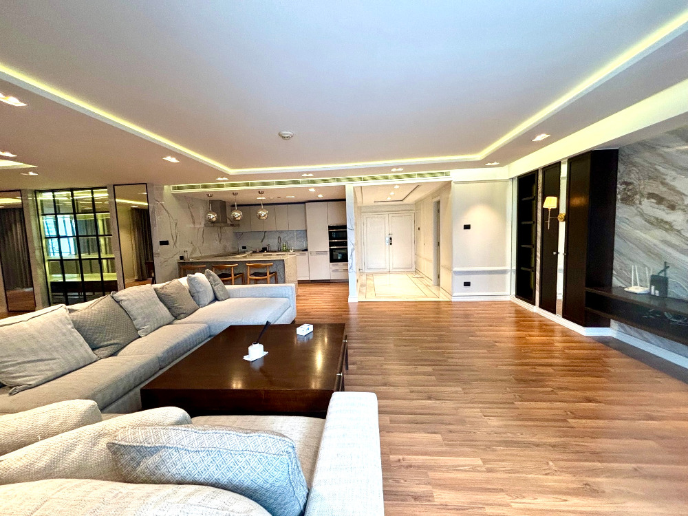 ขายคอนโดวิทยุ ชิดลม หลังสวน : Somkid Garden: 3bed 251sqm. 57,000,000 renovated Am: 0656199198