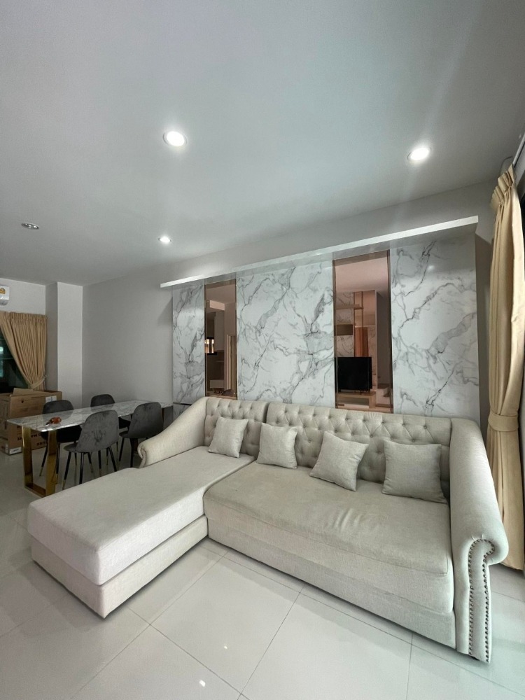 For RentTownhomeMin Buri, Romklao : For Rent townhome BAAN Krung Muang 10mins to Airport 3BR luxury decor