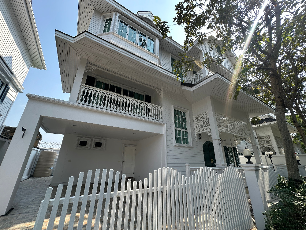 ให้เช่าบ้านบางนา แบริ่ง ลาซาล : For rent: Fantasia Villa 3 very nice house suitable for big family, decorate in Victorian style located in Sukhumvit 109- and 5-mins drive to BTS Bearing near several top international schools.