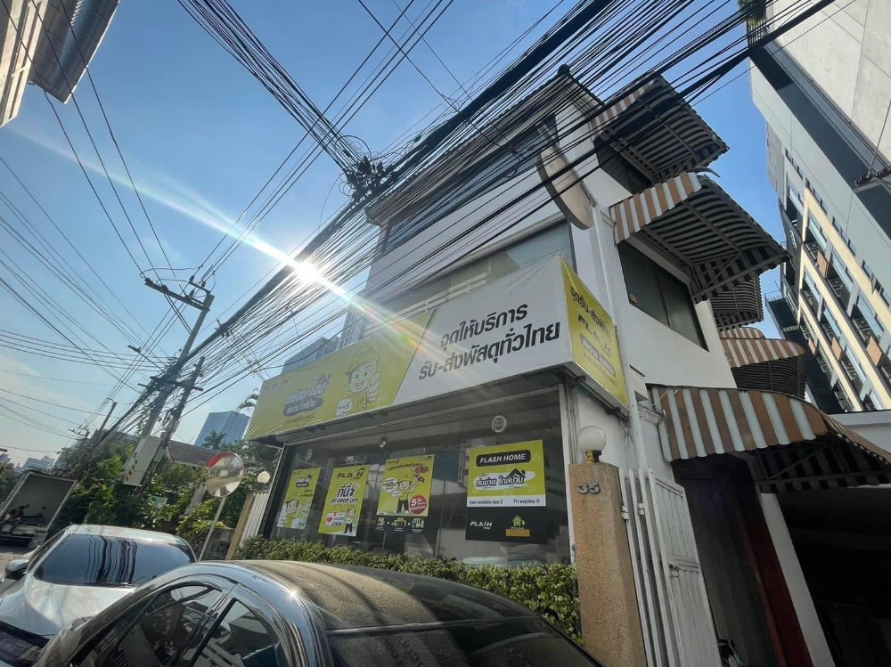 ให้เช่าอาคารพาณิชย์เกษตรศาสตร์ รัชโยธิน : อาคารพาณิชย์ 3 ชั้น 360 ตร.ม. | พหลโยธิน ซอย 2 33/1 | สามารถแยกเช่าแต่ละชั้นได้ | ติดกับ clay bangkok | ใกลฺ้ BTS อารีย์ 3 นาที, ลา วิลล่า 3 นาที