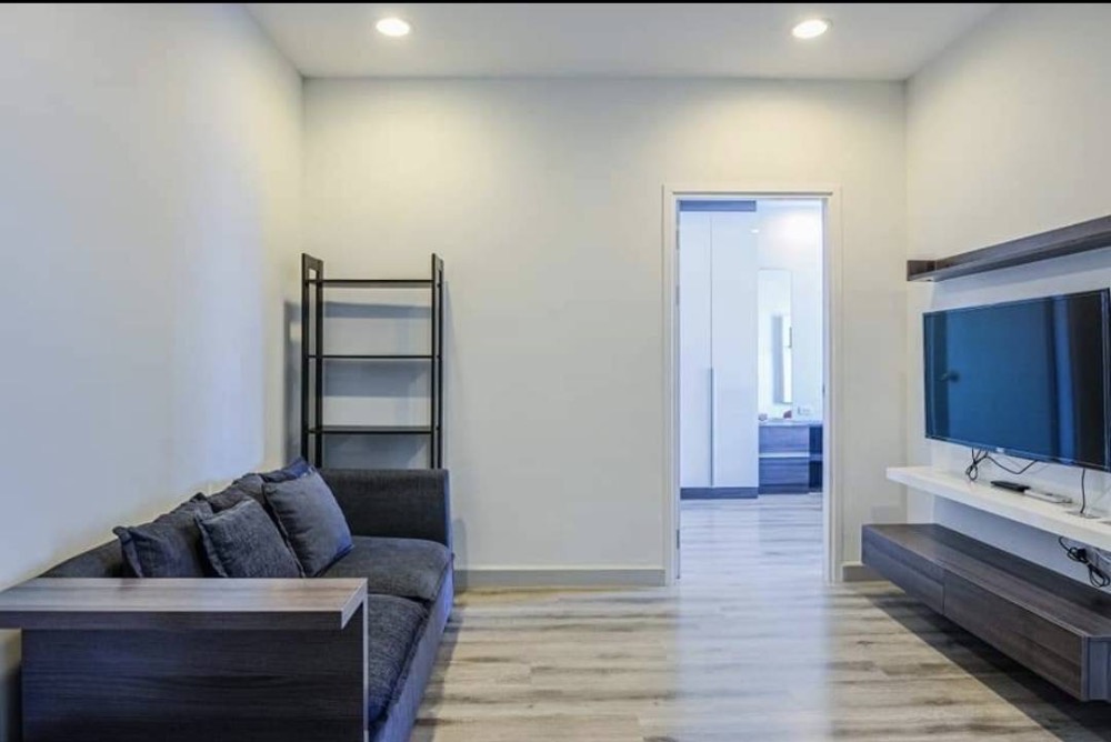 For RentCondoSathorn, Narathiwat : For rent✨Centric Sathorn - Saint Louis✨ High floor, city view, furniture, complete electrical appliances, near BTS St. Louis.