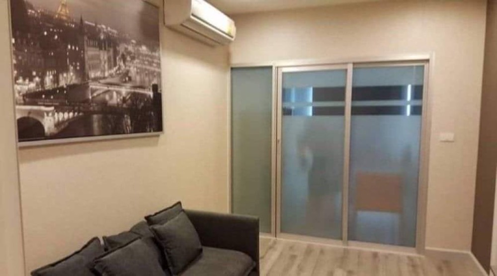 For RentCondoSathorn, Narathiwat : For rent 🔥Centric Sathorn - Saint Louis🔥 Location in the heart of Sathorn, near BTS St. Louis, furniture, complete electrical appliances.
