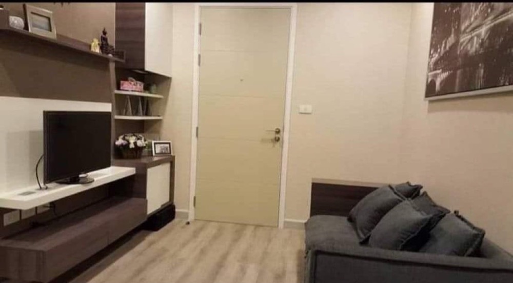 For RentCondoSathorn, Narathiwat : For rent 🔥Centric Sathorn - Saint Louis🔥 Location in the heart of Sathorn, near BTS St. Louis, furniture, complete electrical appliances.